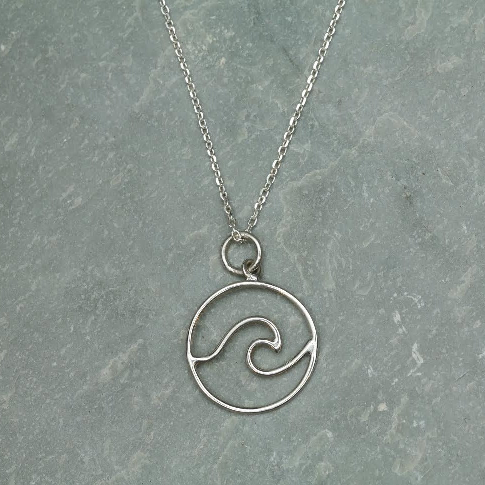 Wave Cutout Circle Necklace