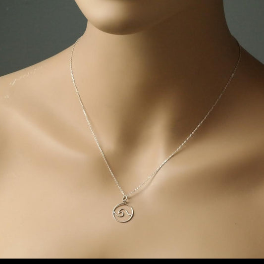 Wave Cutout Circle Necklace