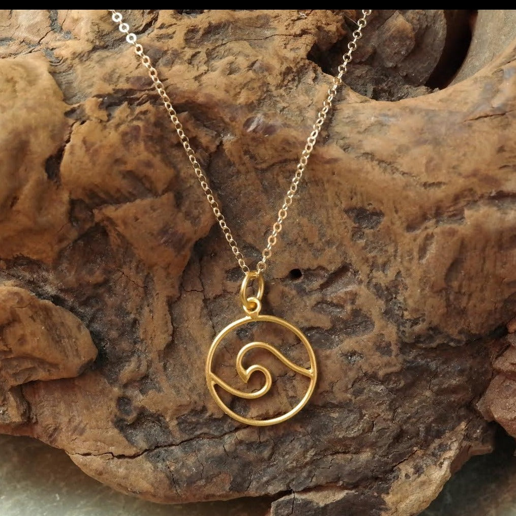 Wave Cutout Circle Necklace