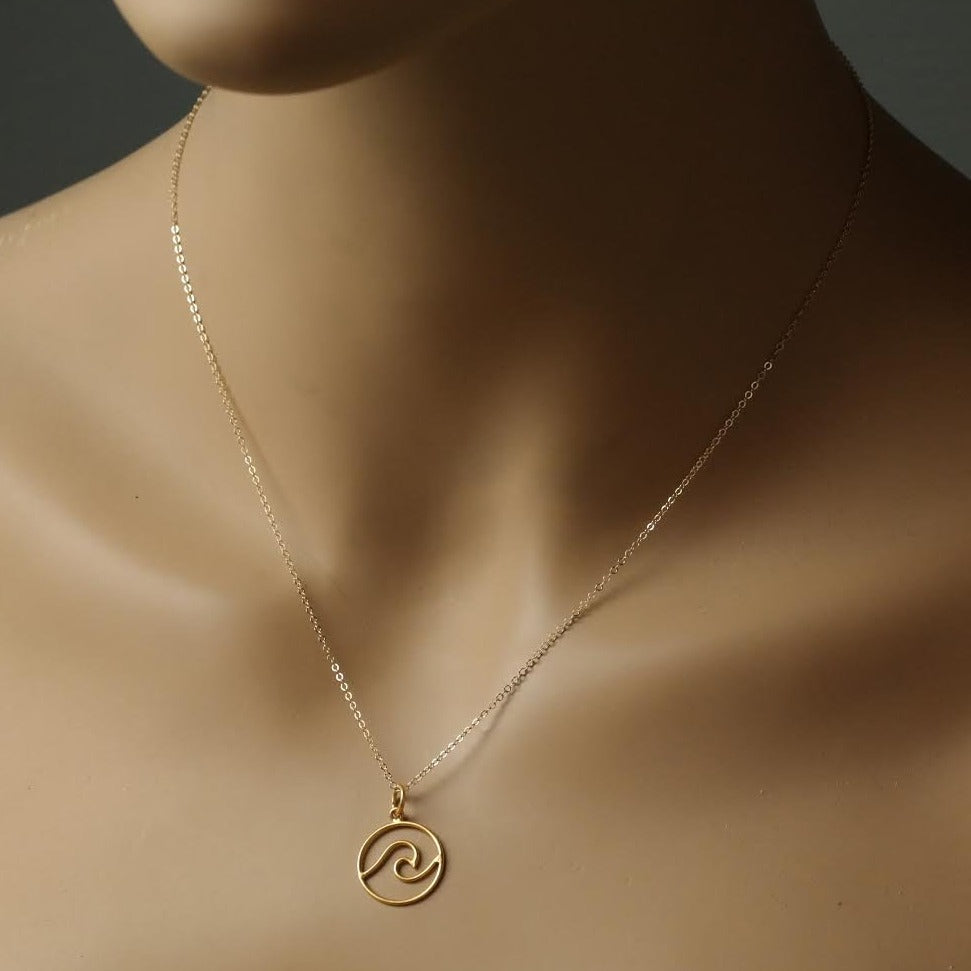 Wave Cutout Circle Necklace